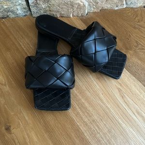 Botttega Veneta Slides